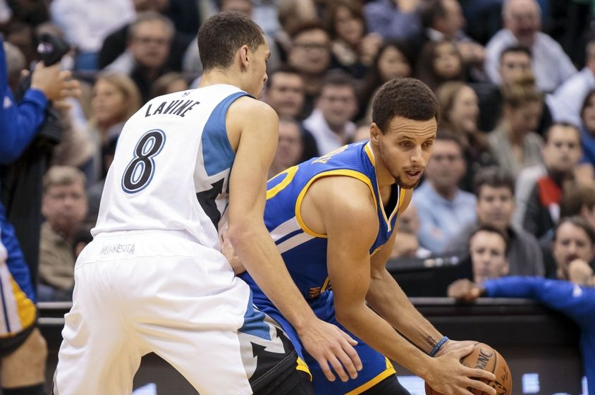 Curry scores 27 as the Warriors stay perfect