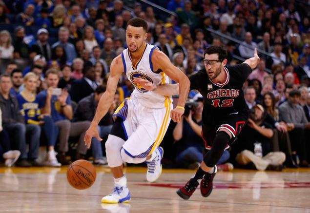 Warriors stay perfect with record win