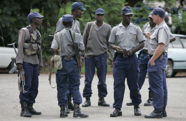 Zimbabwean police arrested media professionals from Sunday Mail over a published article