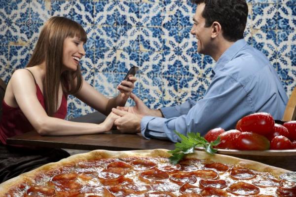 Eating to impress: Men eat more when dining with women