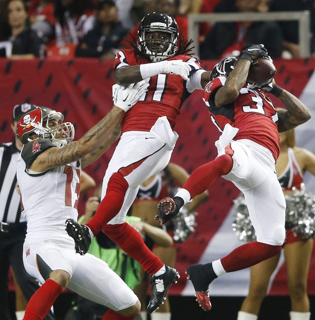 Tampa Bay Buccaneers wide receiver Mike Evans waits for a thrown ball as Atlanta Falcons free safety Ricardo Allen makes the catch and Falcons cornerback Desmond Trufant looks on during the second of an NFL football game Sunday Nov. 1 20