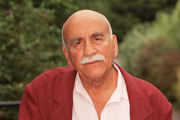 Warren Mitchell was best known for playing Alf Garnett in Till Death Us Do Part
Neil Munns