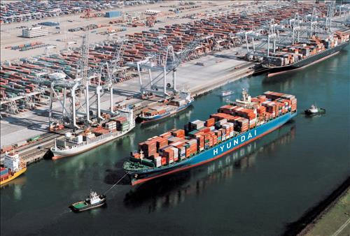 A South Korean container ship enters the port of Rotterdam