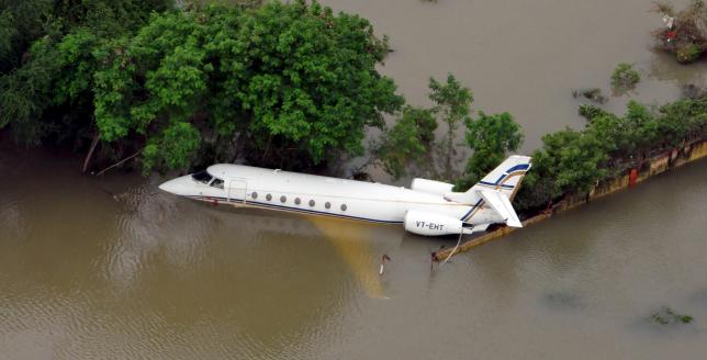 Indian army battles deadly flooding to rescue survivors