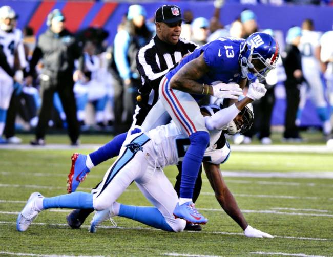 A referee separates Giants wide receiver Odell Beckham top and Carolina Panthers&#39 Josh Norman during the first half on Sunday