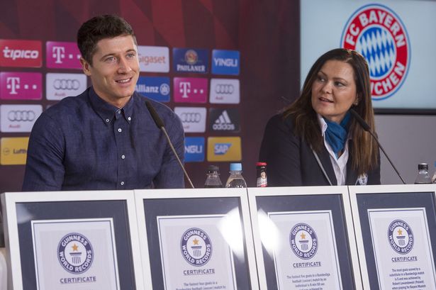 Robert Lewandowski and Guinness World Records adjudicator Seyda Subasi Gemici