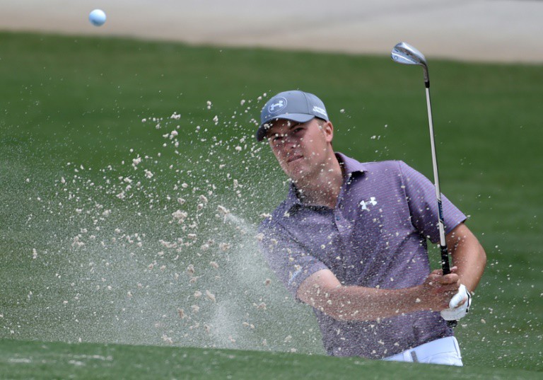 Jones maintains lead at Australian Open, Spieth 3 behind