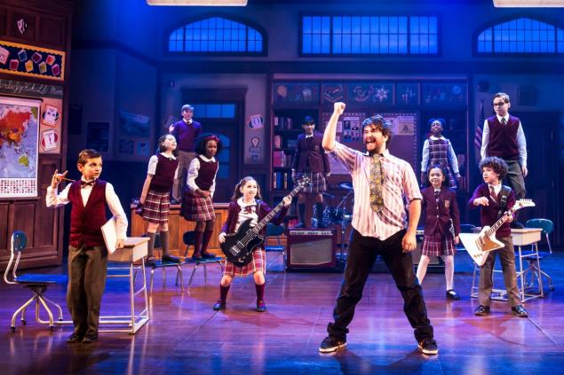 Alex Brightman and the kid band from'School of Rock