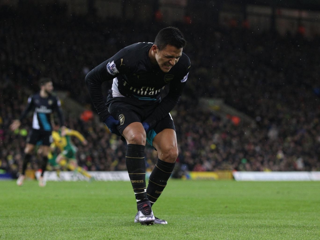 Alexis Sanchez limped off with a hamstring injury at Norwich Rex