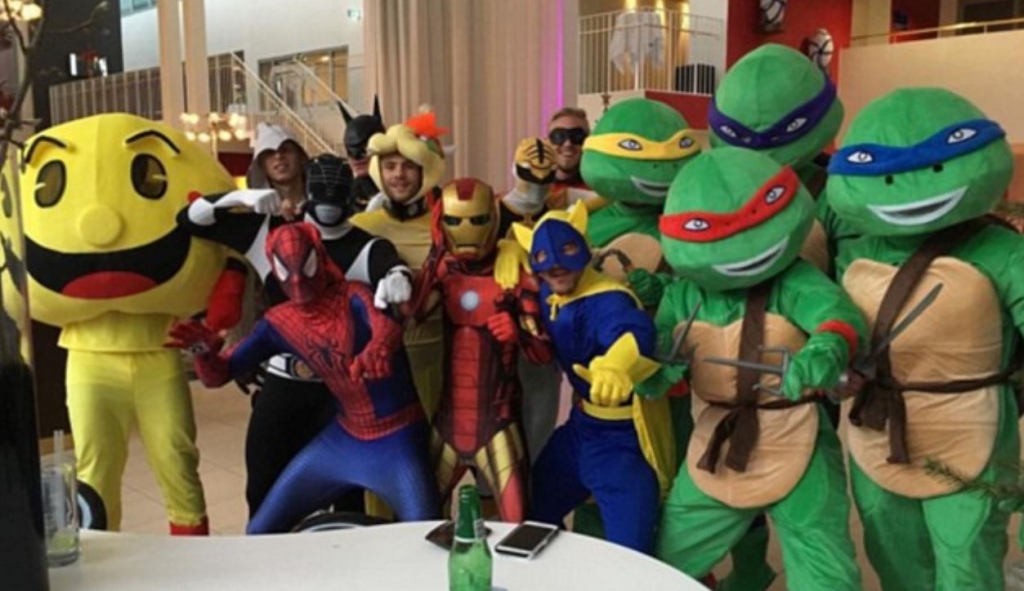 Leicester City squad celebrate topping table with boozy pub trip dressed as turtles