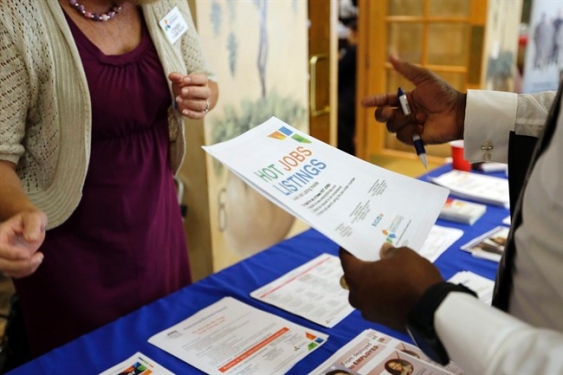 Fewer Americans filed for unemployment aid last week