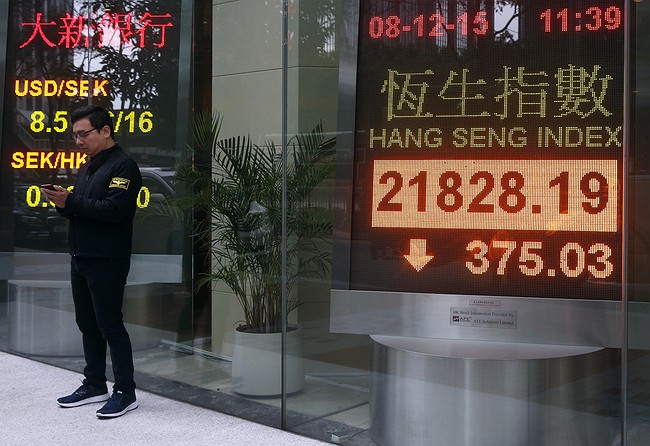 Asian stocks drop after Wall Street fall on oil prices