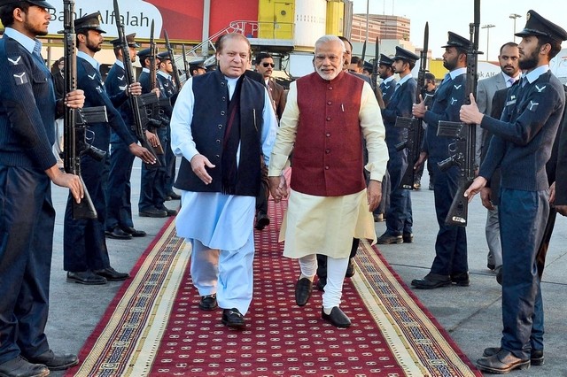 Indian PM makes surprise ‘goodwill’ visit to Pakistan