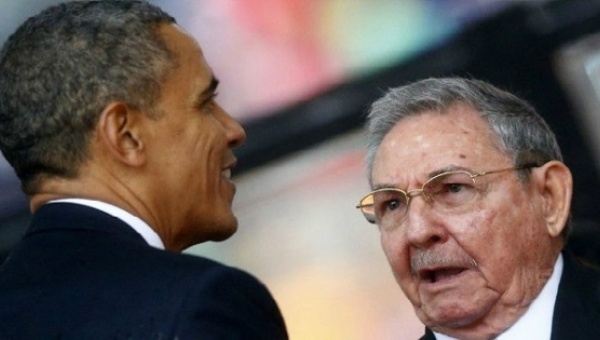 Barack Obama and Raul Castro on the sidelines of April