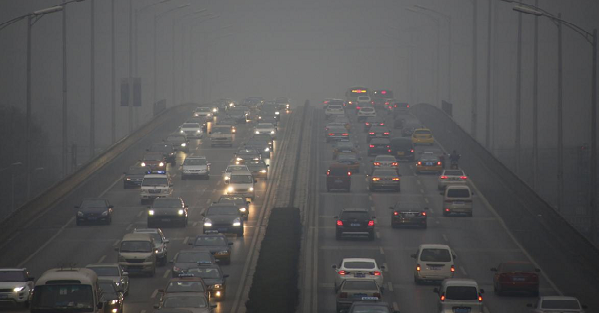 Beijing Suspends Schools, Restricts Cars on Pollution Red Alert