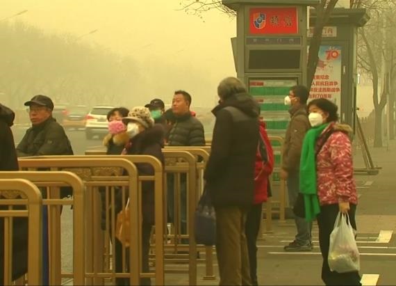 Thick Smog Continues to Choke Beijing