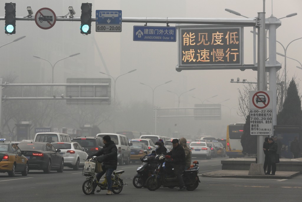 Beijing raises pollution alert to the second-highest level