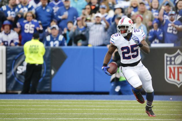 Bills captain LeSean McCoy kisses Eagles logo, hugs owner Jeffrey Lurie