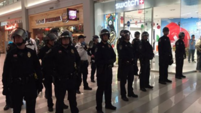 Minn. Black Lives Matter Protesters Demonstrate Inside Mall of America, Shut Down Airport Terminal