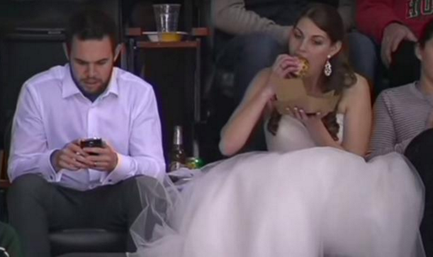 Minnesota bride enjoys burger, hockey for wedding finale