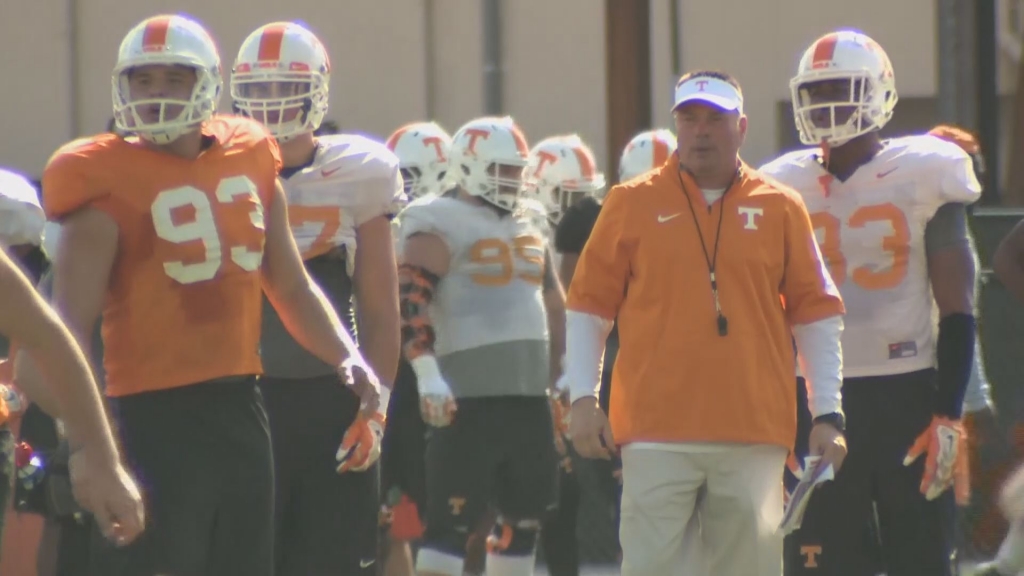 Butch Jones oversees Vols football practice for the Outback Bowl in Tampa