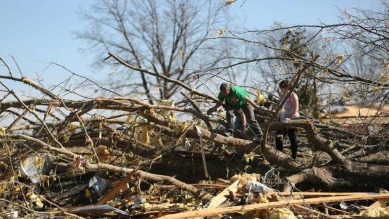 Severe storms kill six in Southern US, snarl holiday traffic