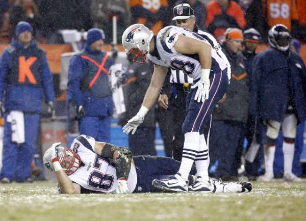 New England's Rob Gronkowski Suffers Knee Injury