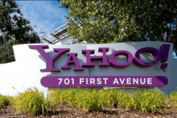 Yahoo's Board to Discuss Sale of Internet Business, WSJ Reports