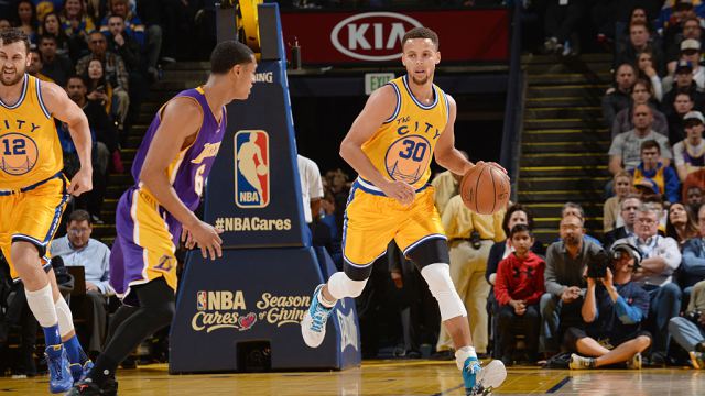 OAKLAND CA NOVEMBER 24 Stephen Curry #30 of the Golden State Warriors drives to the basket against the Los Angeles Lakers during the game