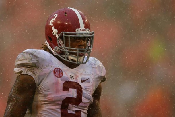 Alabama RB Derrick Henry Walks Away With 2015 Heisman Trophy After Record Breaking Season