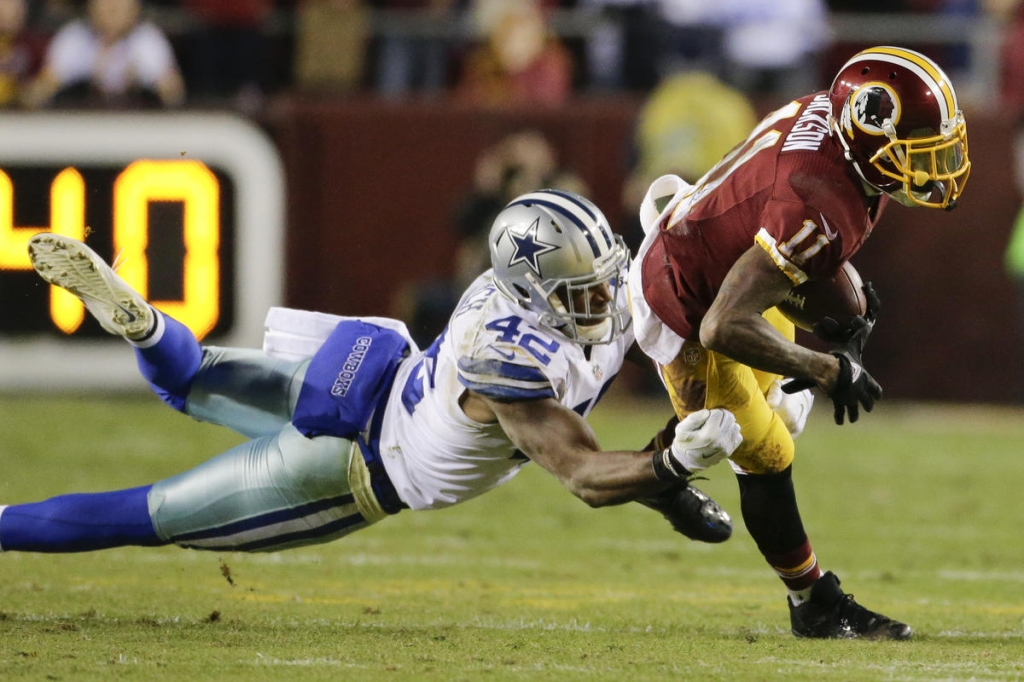 Dez, Cowboys remain in NFC East race with win at Skins