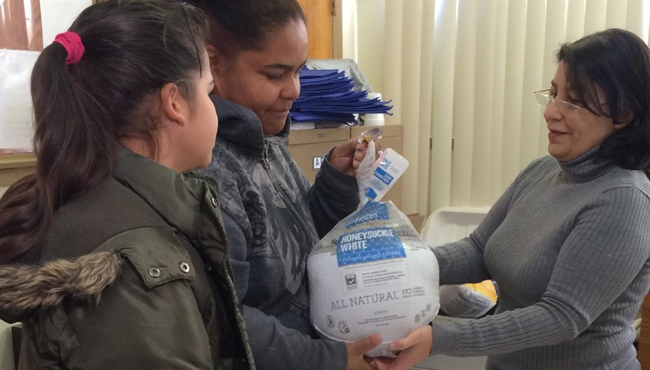 Thanksgiving volunteers hard at work