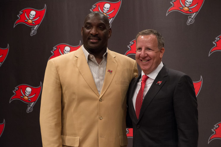 Doug Williams left poses with Bucs co-owner Bryan Glazer after Williams introduction as a Ring of Honor inductee