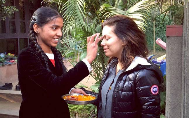 Eva Longoria being welcomed at Harmony House Gurgaon