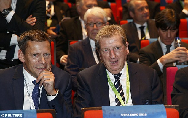 FA chief executive Martin Glenn has backed England boss Roy Hodgson to stay on for World Cup 2018