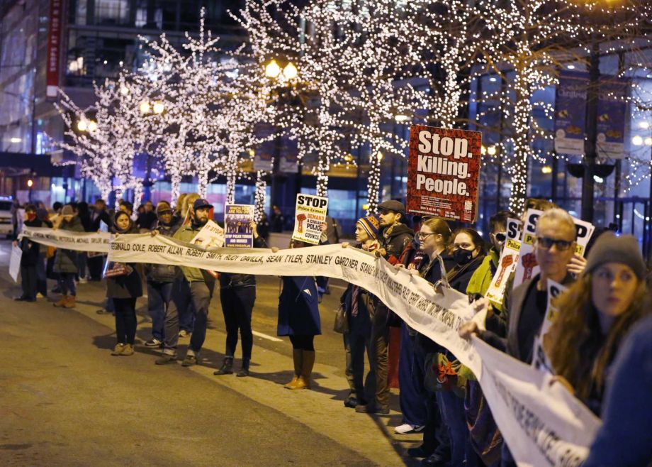 Image Protesters In Chicago Take To The Streets To Demand Resignation Of Mayor