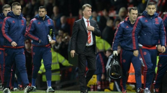 Manchester United's manager Louis van Gaal leaves the pitch after the match between Manchester United and Norwich City