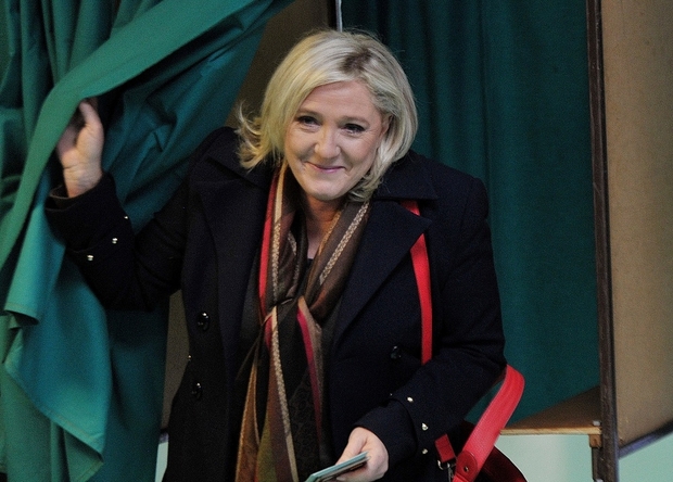 Marine Le Pen under investigation for posting IS execution pictures