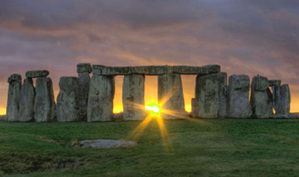 Thousands gathered at Stonehenge to witness the sunrise