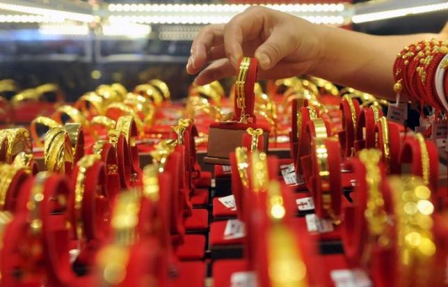 Gold holds near three-month low as rates outlook buoys dollar