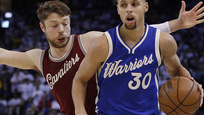 Golden State have beaten Cleveland 89-83 in a Christmas Day rematch of last year's NBA Finals