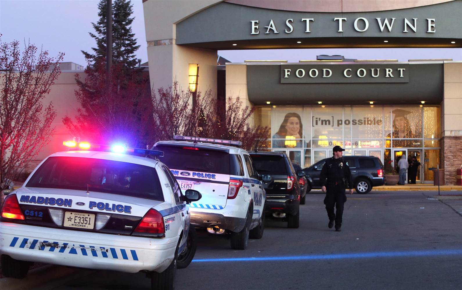 1 person injured in mall shooting