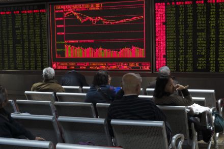 Shanghai volatile after slump, Asia awaits data