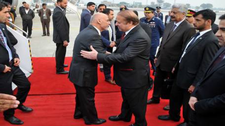 India Calls for Trade With Pakistan in Sign of Thawing Ties