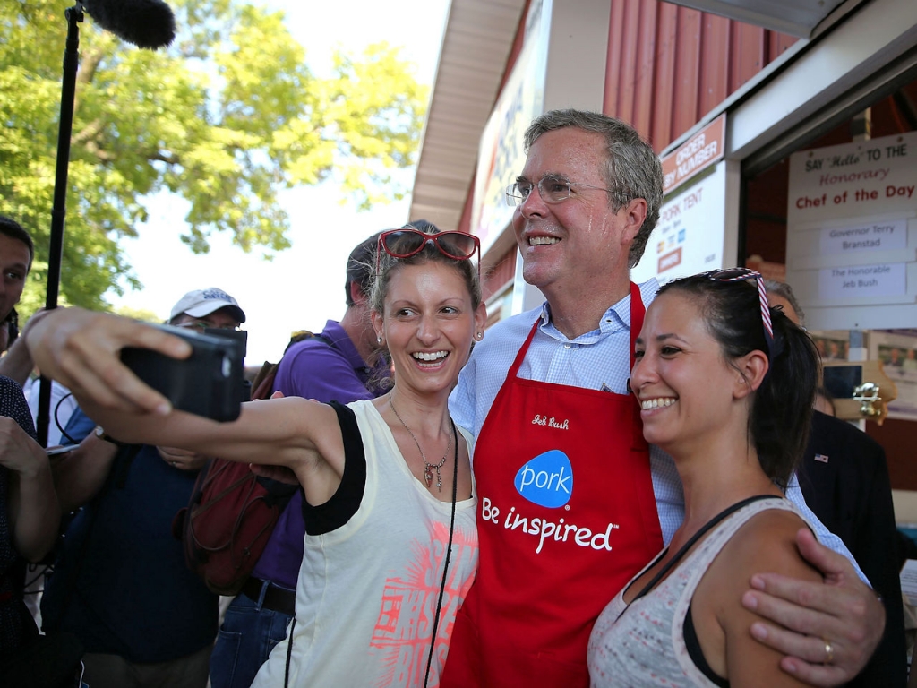 20151228-jeb-bush-selfie