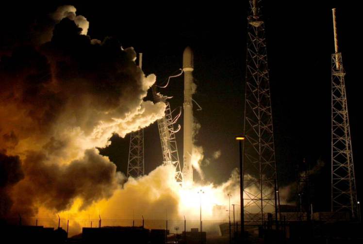 Reusable SpaceX rocket lands safely after blasting satellites into space [WATCH]