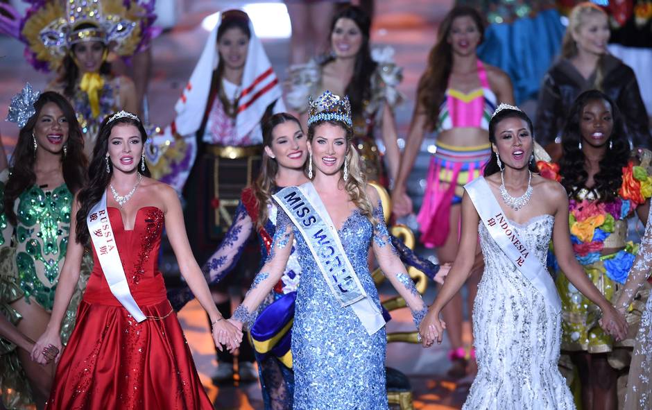 1/1


Johannes Eisele  AFP  Getty Images
Mireia Lalaguna Rozo of Spain smiles after winning the Miss World pageant in Sanya China