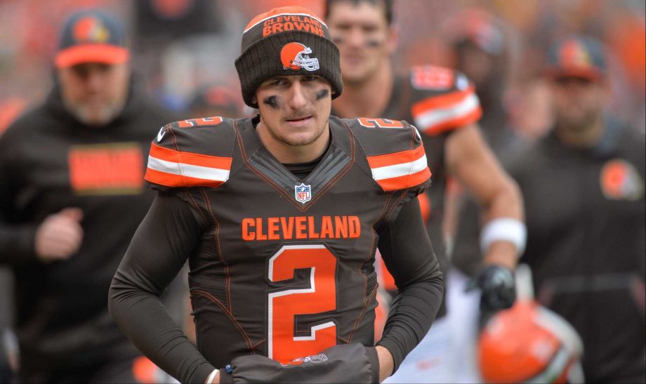 Browns quarterback Johnny Manziel walks off the field at halftime against the Cincinnati Bengals on Dec. 6 2015 in Cleveland