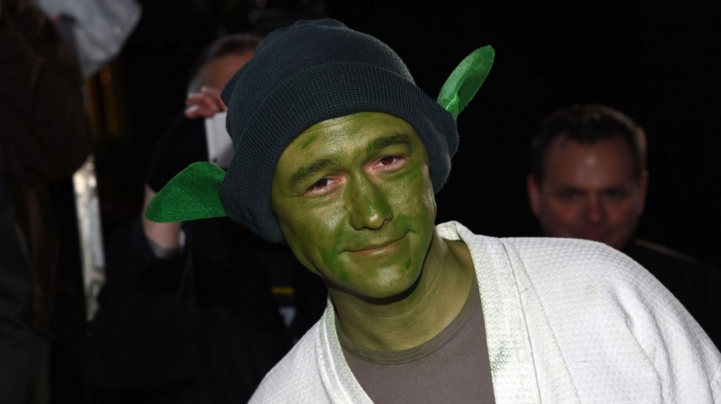 Joseph Gordon Levitt was a DIY Yoda at the Star Wars world premiere