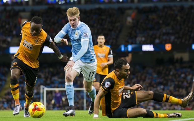 Kevin De Bruyne breaks through the Hull defence at the Etihad